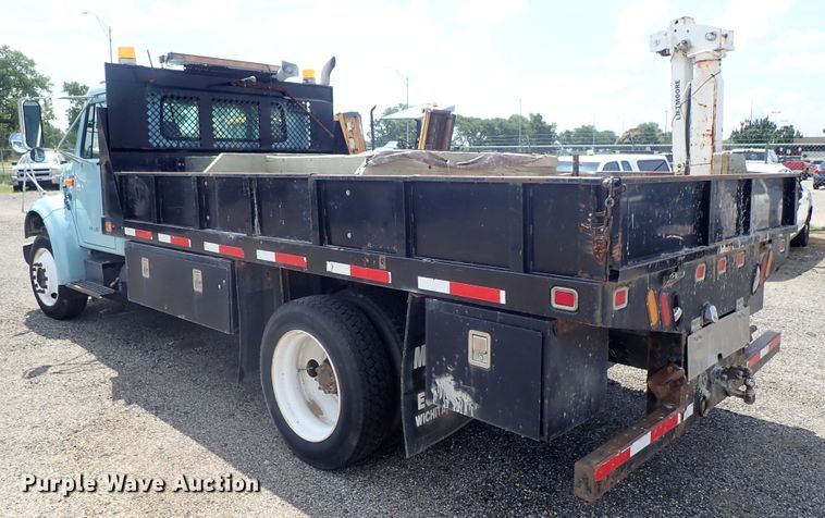 image for item DE0868 2002 International 4700 flatbed truck with crane