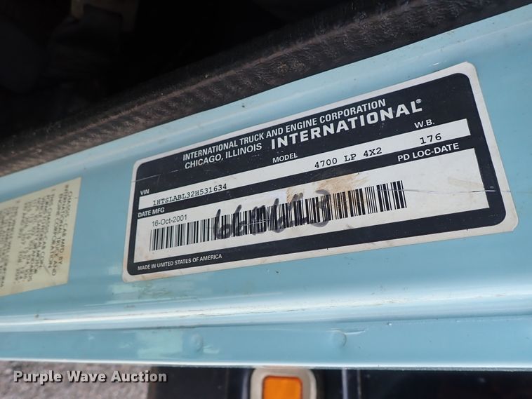 image for item DE0868 2002 International 4700 flatbed truck with crane