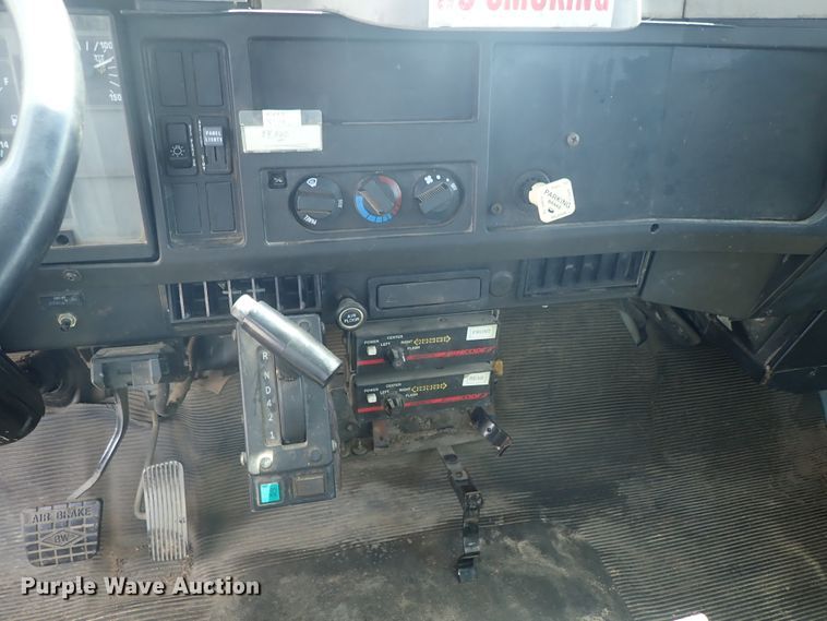 image for item DE0868 2002 International 4700 flatbed truck with crane