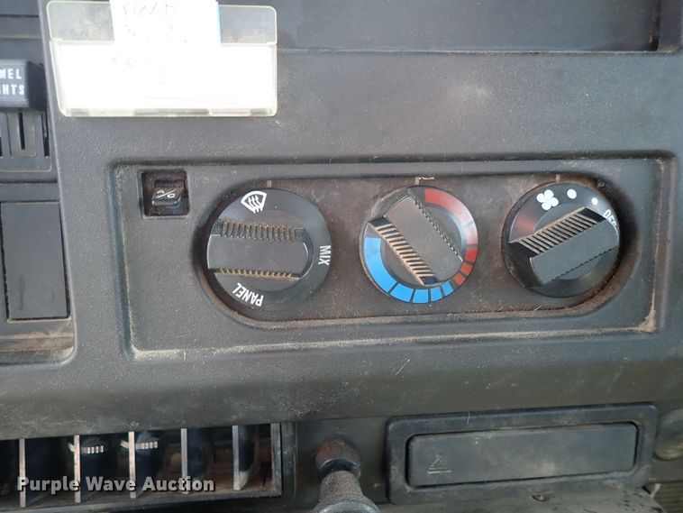 image for item DE0868 2002 International 4700 flatbed truck with crane