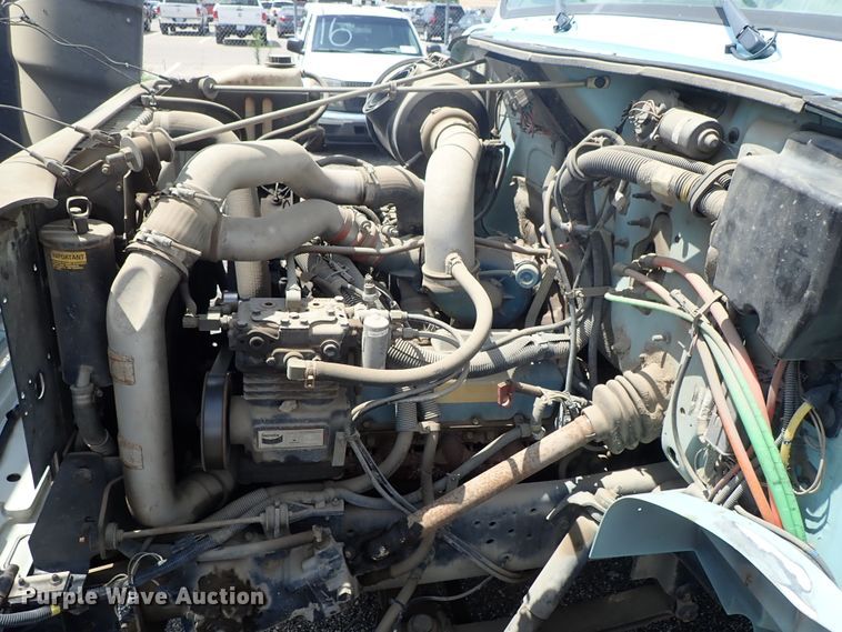 image for item DE0868 2002 International 4700 flatbed truck with crane