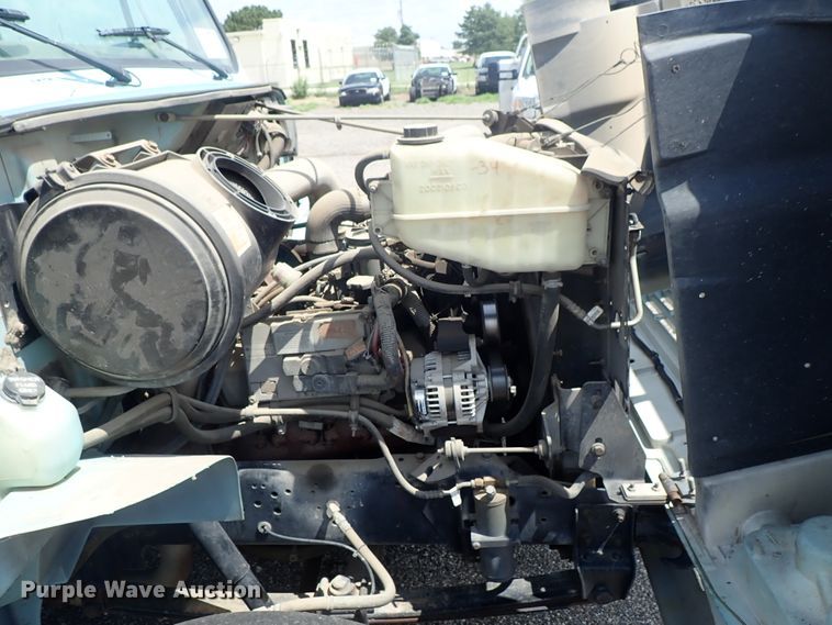 image for item DE0868 2002 International 4700 flatbed truck with crane