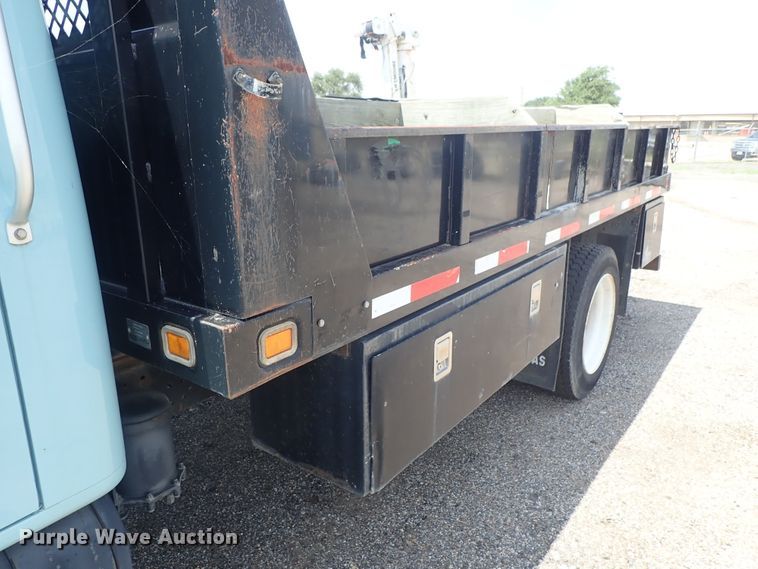 image for item DE0868 2002 International 4700 flatbed truck with crane