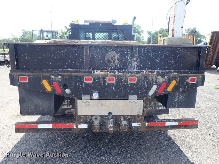 image for item DE0868 2002 International 4700 flatbed truck with crane