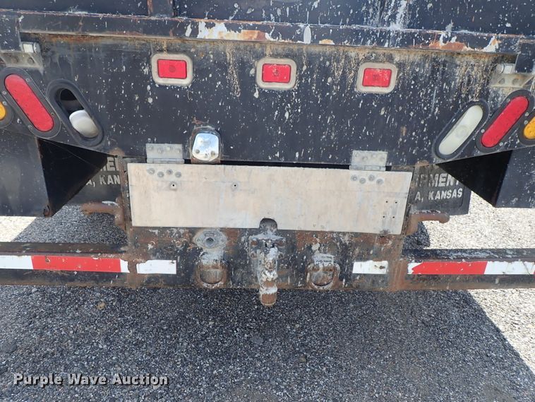 image for item DE0868 2002 International 4700 flatbed truck with crane