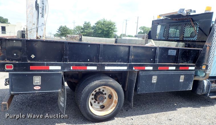 image for item DE0868 2002 International 4700 flatbed truck with crane