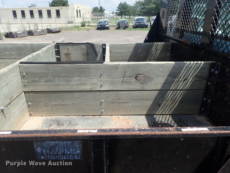 image for item DE0868 2002 International 4700 flatbed truck with crane