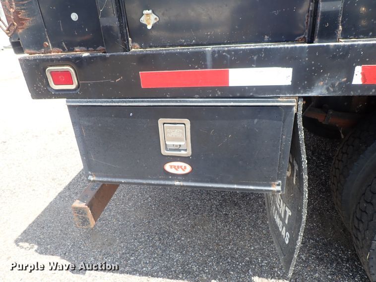 image for item DE0868 2002 International 4700 flatbed truck with crane