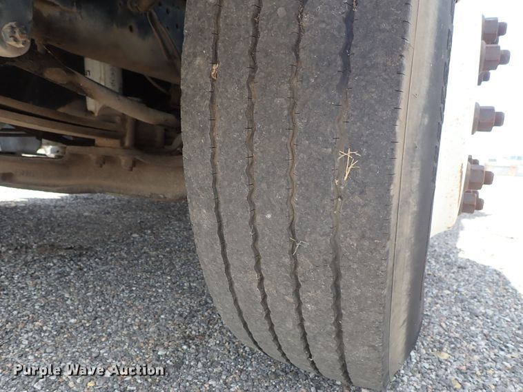 image for item DE0868 2002 International 4700 flatbed truck with crane