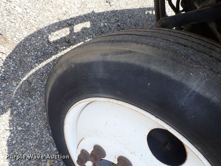 image for item DE0868 2002 International 4700 flatbed truck with crane