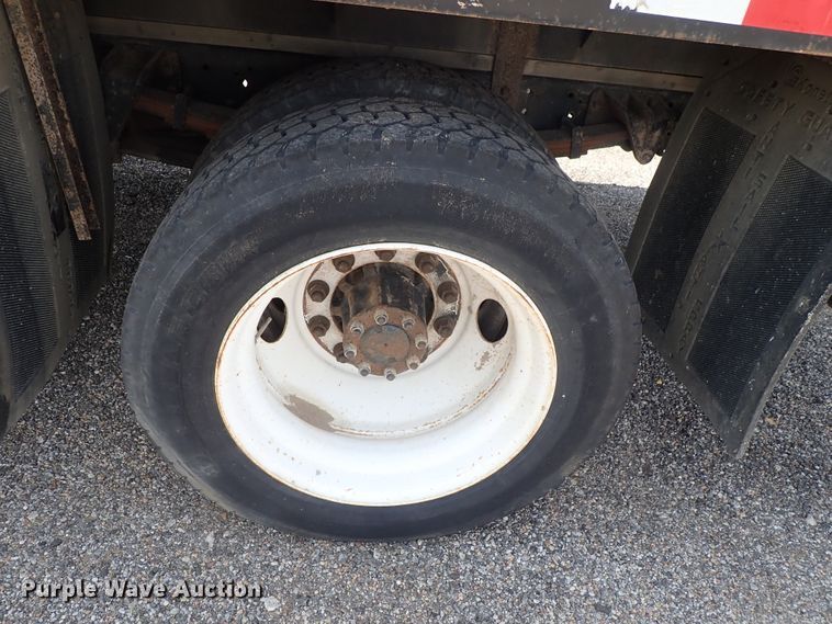 image for item DE0868 2002 International 4700 flatbed truck with crane