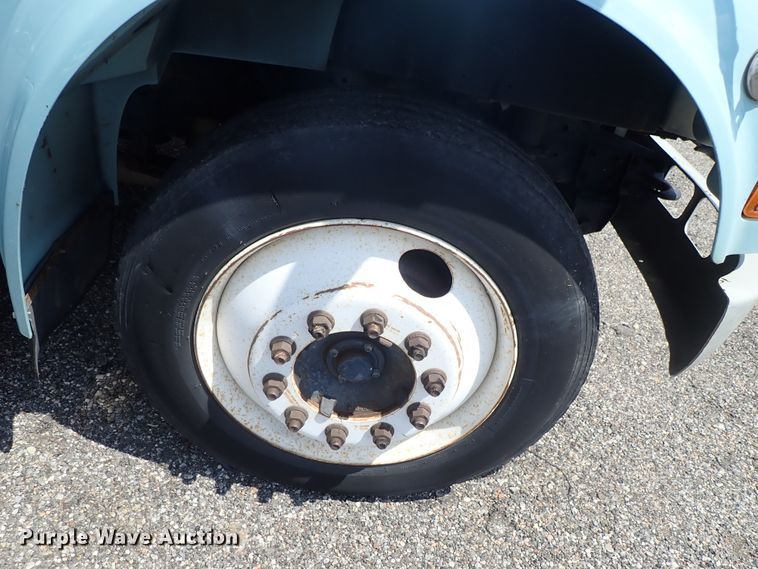 image for item DE0868 2002 International 4700 flatbed truck with crane