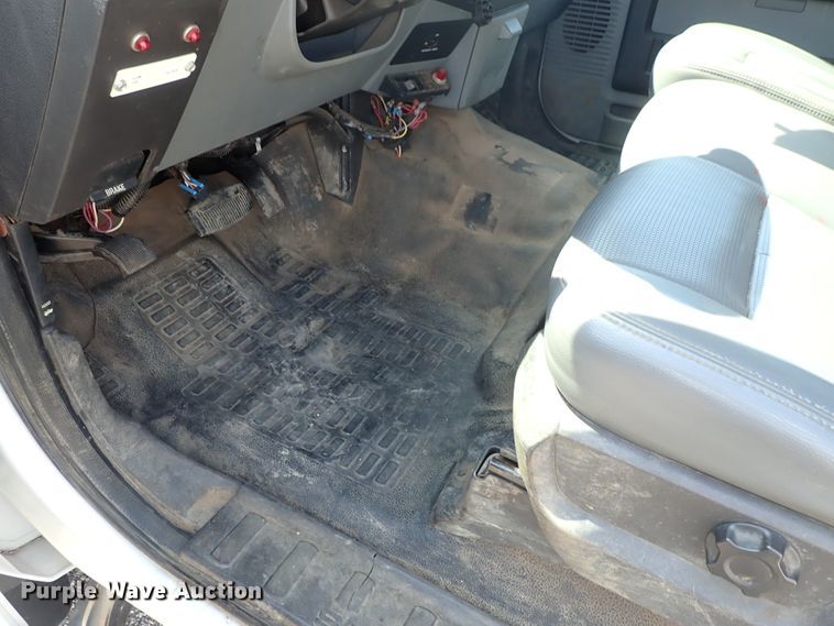 image for item DE0872 2011 Ford F550 Super Duty XL SuperCab utility bed truck with crane