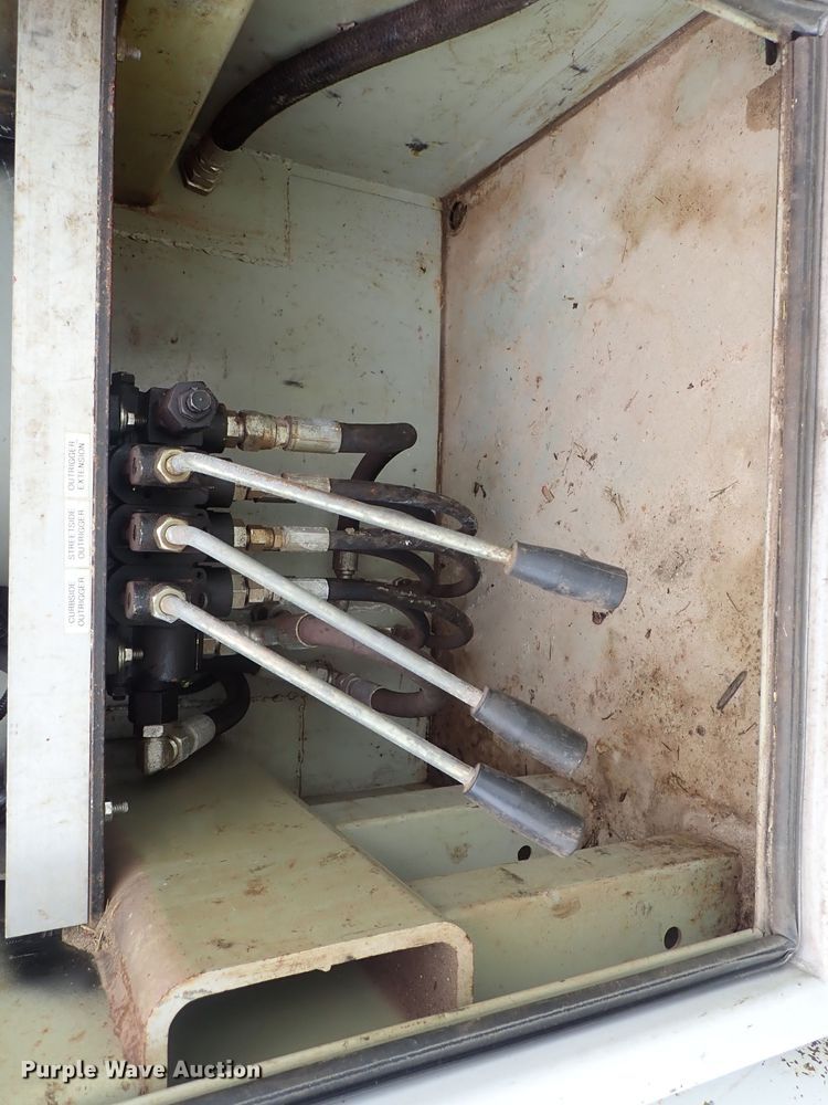 image for item DE0872 2011 Ford F550 Super Duty XL SuperCab utility bed truck with crane