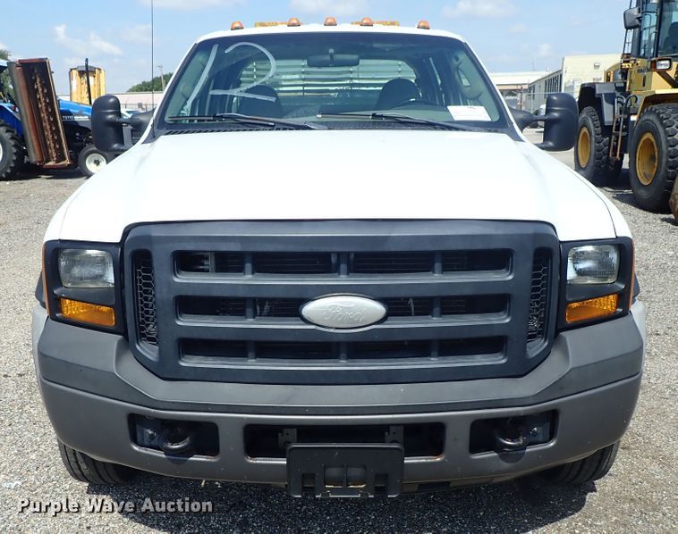 image for item DE0873 2007 Ford F550 Super Duty XL utility bed truck