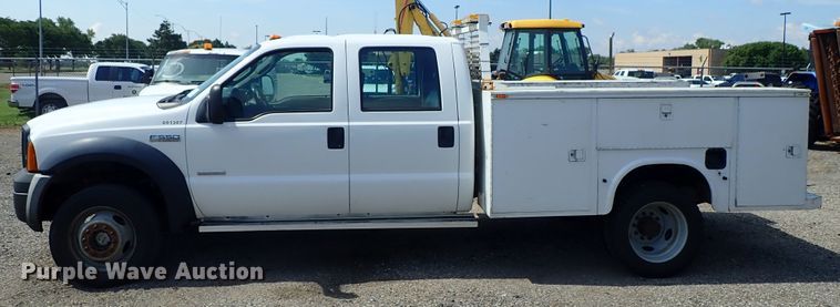 image for item DE0873 2007 Ford F550 Super Duty XL utility bed truck