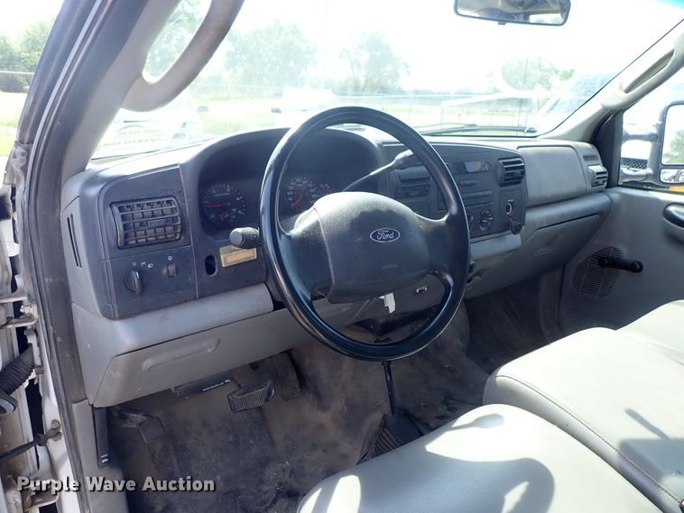 image for item DE0873 2007 Ford F550 Super Duty XL utility bed truck