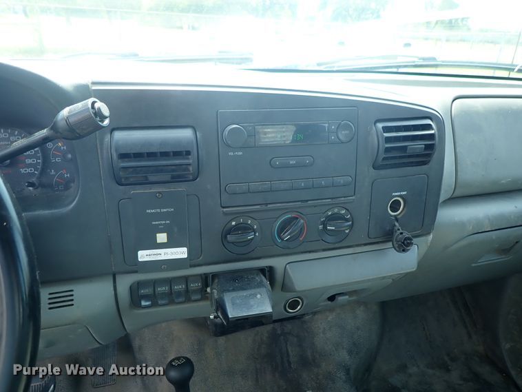 image for item DE0873 2007 Ford F550 Super Duty XL utility bed truck