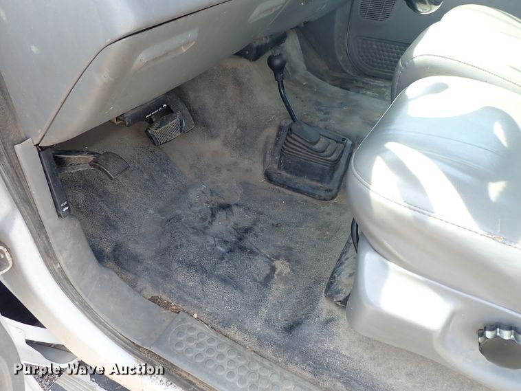 image for item DE0873 2007 Ford F550 Super Duty XL utility bed truck