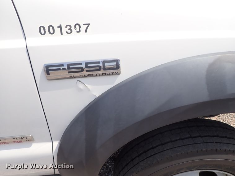 image for item DE0873 2007 Ford F550 Super Duty XL utility bed truck