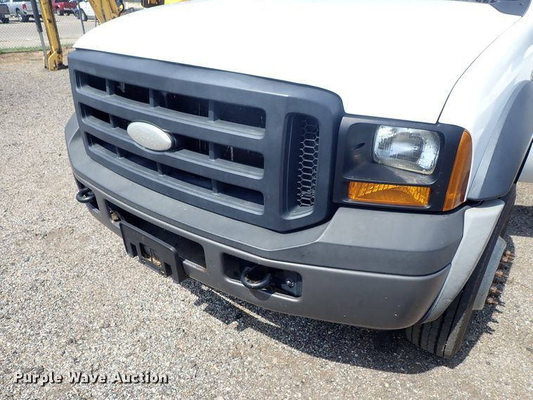image for item DE0873 2007 Ford F550 Super Duty XL utility bed truck