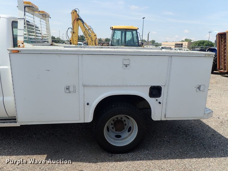 image for item DE0873 2007 Ford F550 Super Duty XL utility bed truck