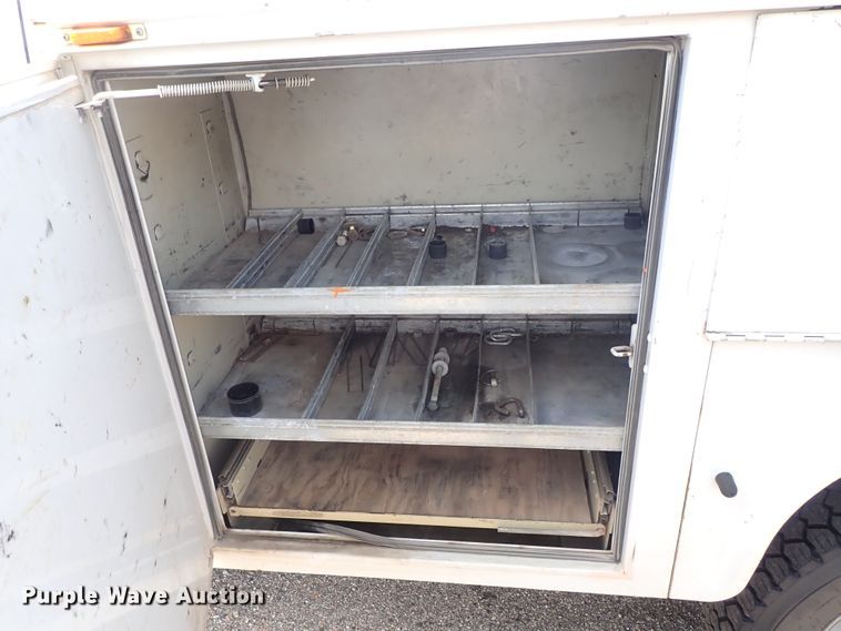 image for item DE0873 2007 Ford F550 Super Duty XL utility bed truck