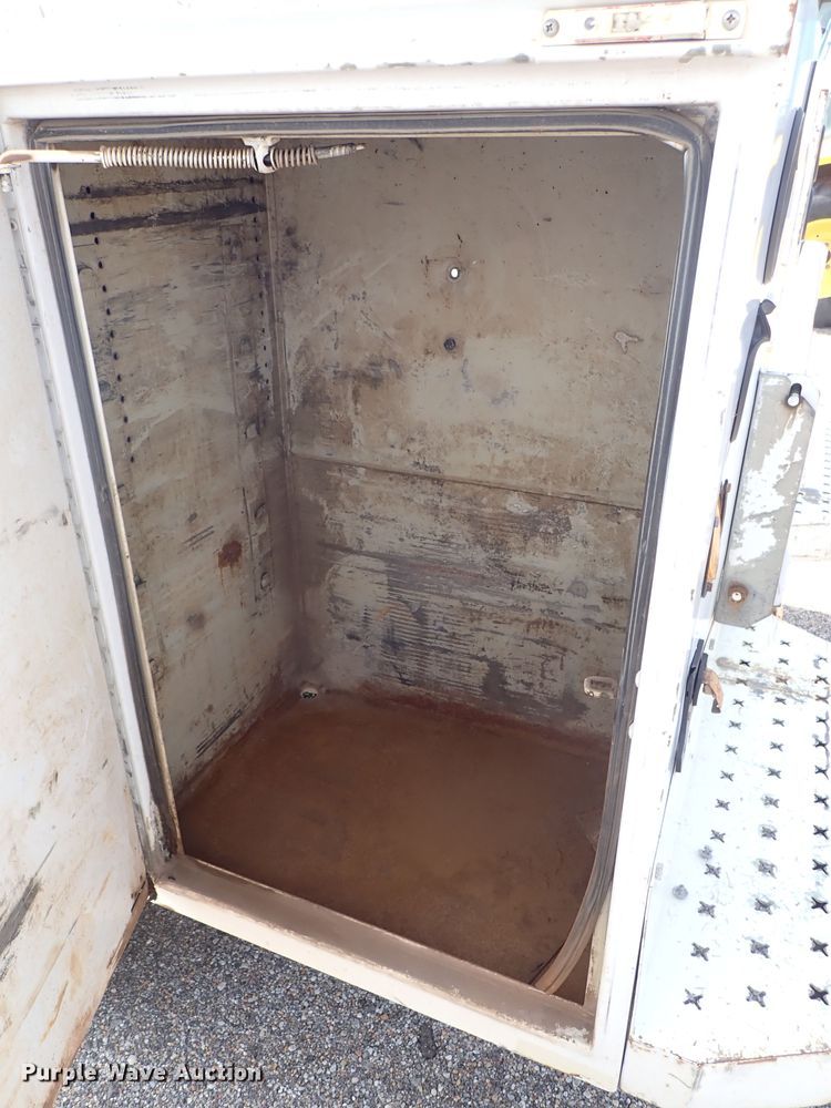 image for item DE0873 2007 Ford F550 Super Duty XL utility bed truck