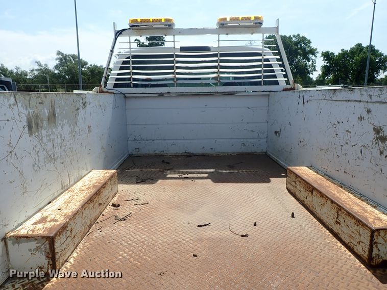 image for item DE0873 2007 Ford F550 Super Duty XL utility bed truck