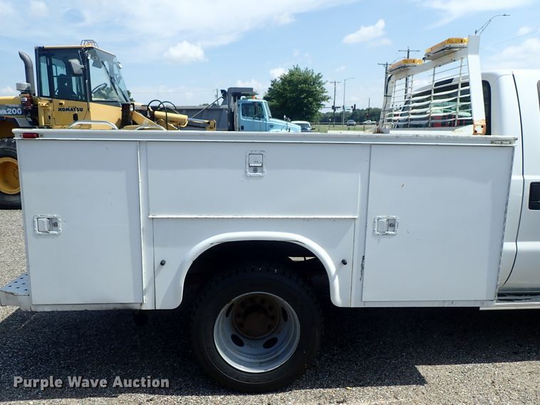 image for item DE0873 2007 Ford F550 Super Duty XL utility bed truck