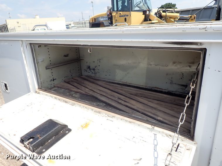 image for item DE0873 2007 Ford F550 Super Duty XL utility bed truck