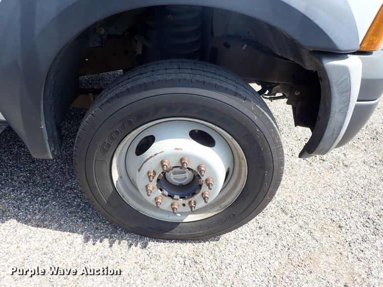 image for item DE0873 2007 Ford F550 Super Duty XL utility bed truck