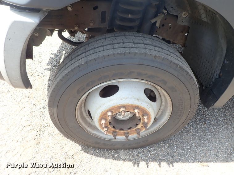 image for item DE0873 2007 Ford F550 Super Duty XL utility bed truck