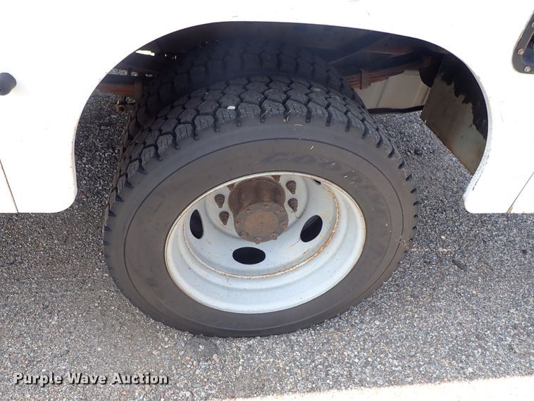 image for item DE0873 2007 Ford F550 Super Duty XL utility bed truck