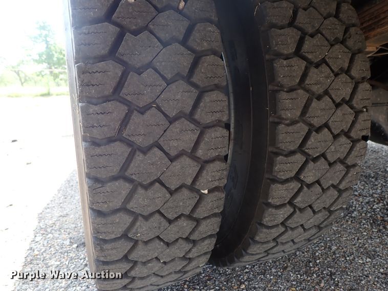 image for item DE0873 2007 Ford F550 Super Duty XL utility bed truck