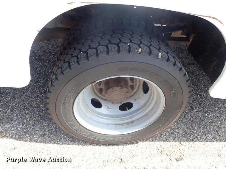 image for item DE0873 2007 Ford F550 Super Duty XL utility bed truck