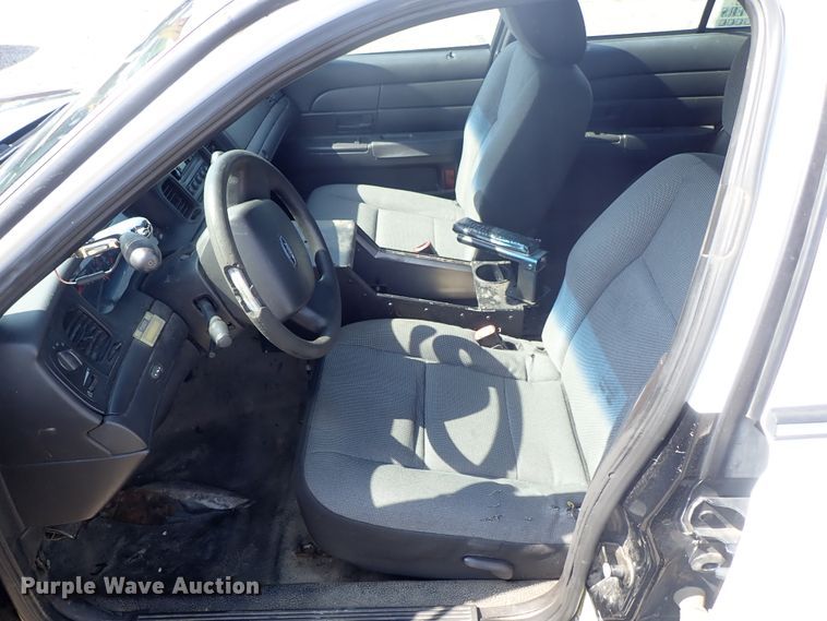 image for item DE0878 2011 Ford Crown Victoria Police Interceptor