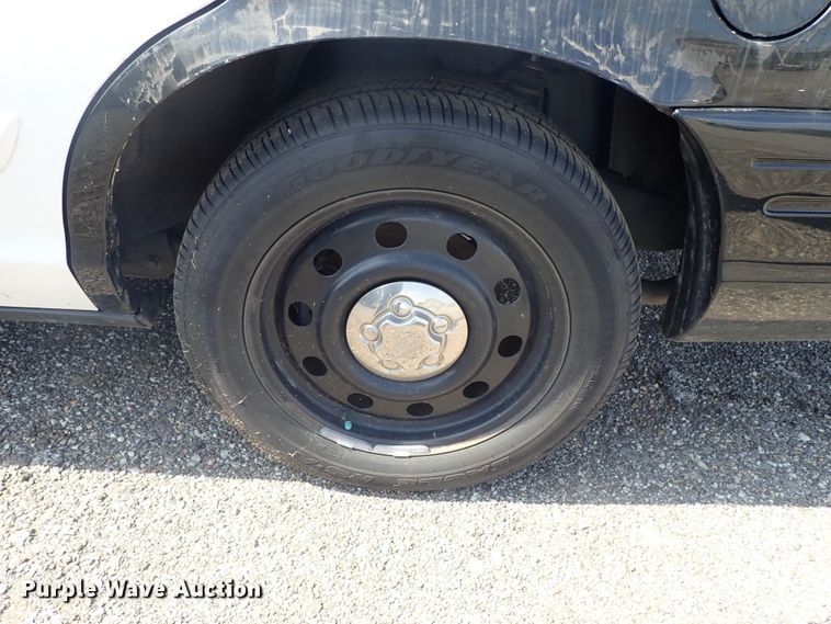 image for item DE0879 2011 Ford Crown Victoria Police Interceptor