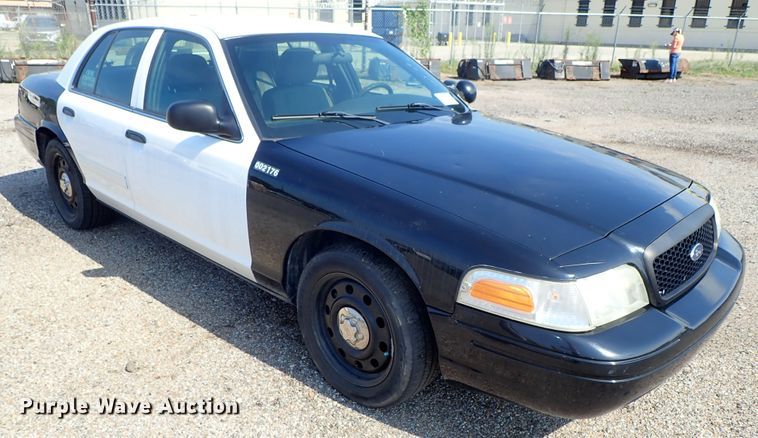 image for item DE0881 2010 Ford Crown Victoria Police Interceptor