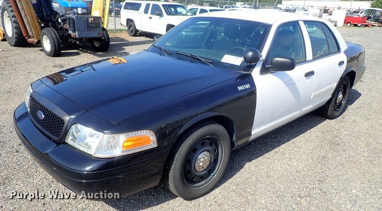 image for item DE0882 2010 Ford Crown Victoria Police Interceptor