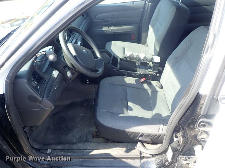 image for item DE0882 2010 Ford Crown Victoria Police Interceptor