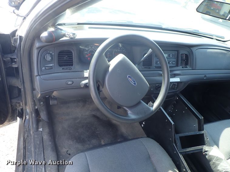 image for item DE0882 2010 Ford Crown Victoria Police Interceptor
