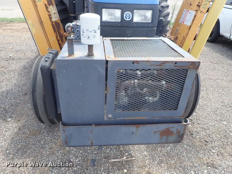 image for item DE0883 2002 New Holland TS110 MFWD tractor