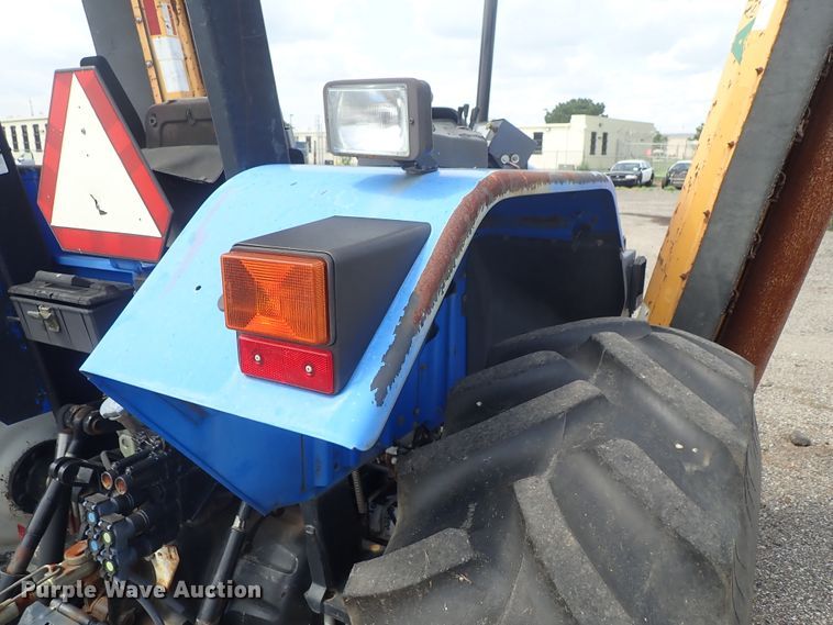 image for item DE0883 2002 New Holland TS110 MFWD tractor
