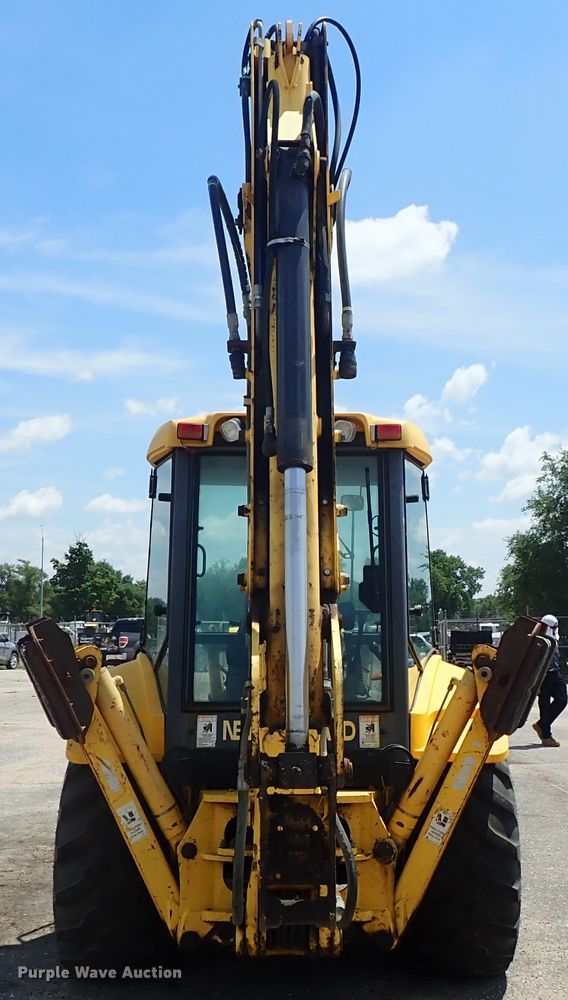 image for item DE0884 2005 New Holland LB75B backhoe