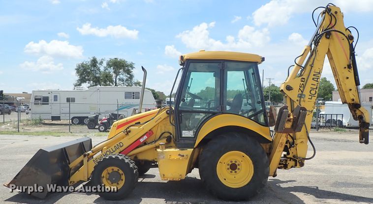 image for item DE0884 2005 New Holland LB75B backhoe