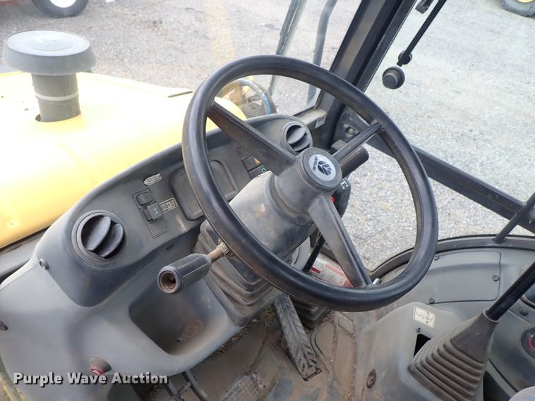 image for item DE0884 2005 New Holland LB75B backhoe