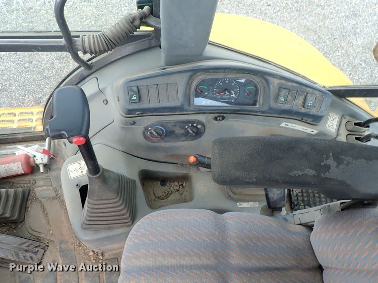 image for item DE0884 2005 New Holland LB75B backhoe