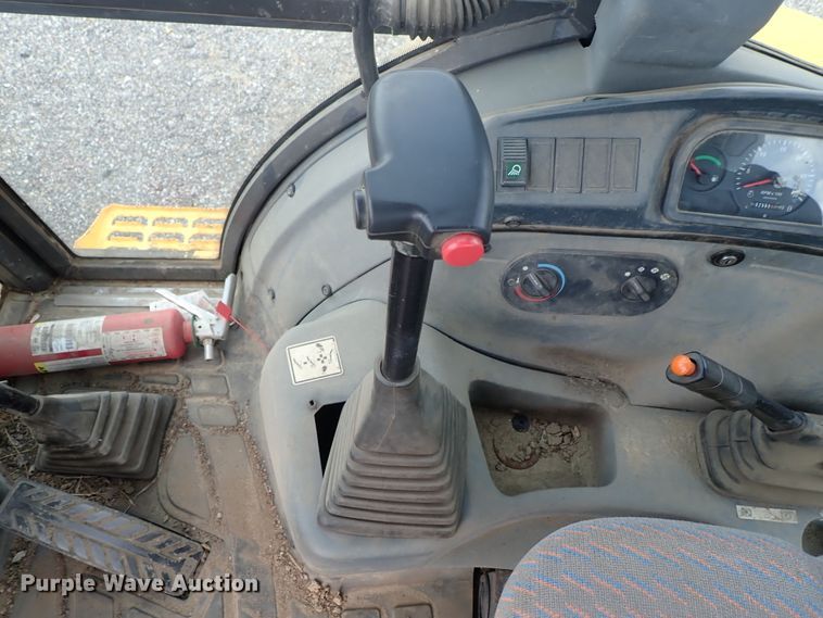 image for item DE0884 2005 New Holland LB75B backhoe