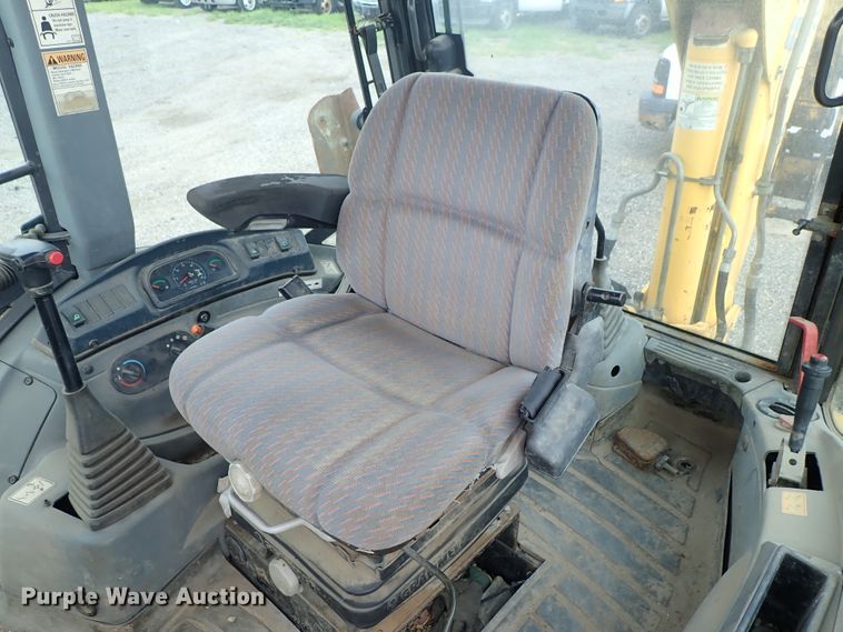 image for item DE0884 2005 New Holland LB75B backhoe